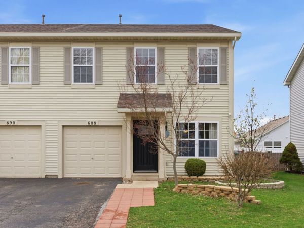 688 S Shannon Drive , Romeoville, IL 60446