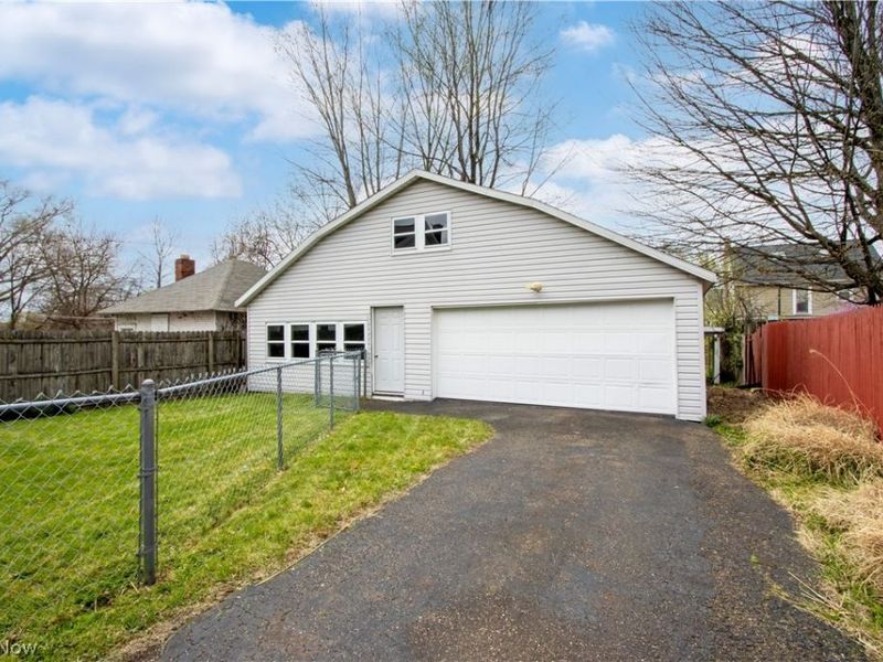 1311 Woodward Place NW, Canton, OH 44709 Photo 2