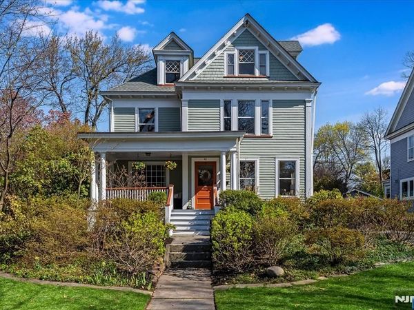 41 Oakwood Avenue, MONTCLAIR, NJ 07043