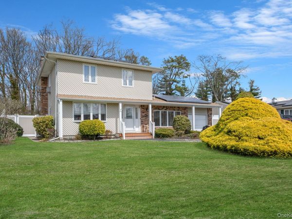 51 Wexford Drive , Oakdale, NY 11769