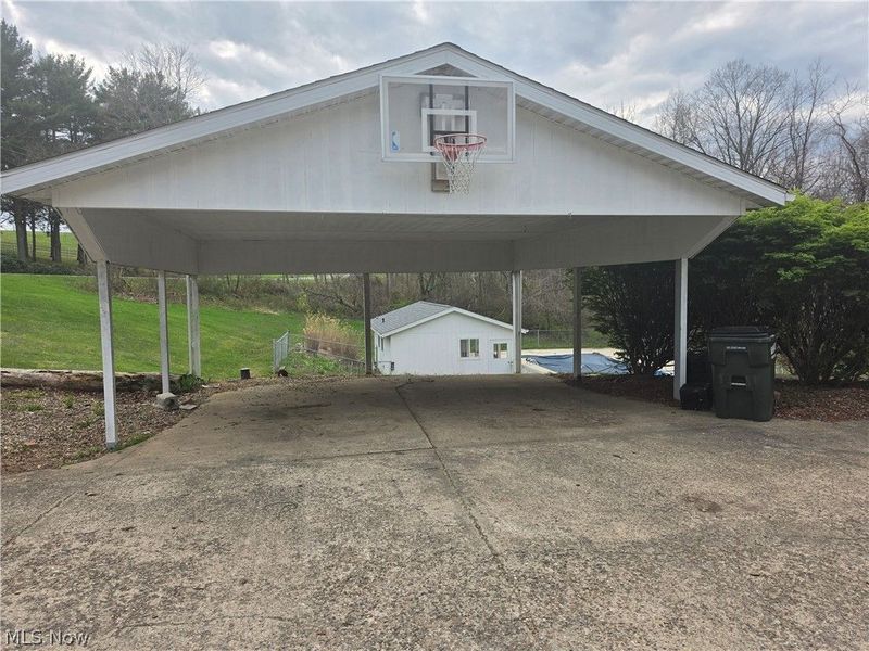 10525 Twin Oaks Drive, Cambridge, OH 43725 Photo 3