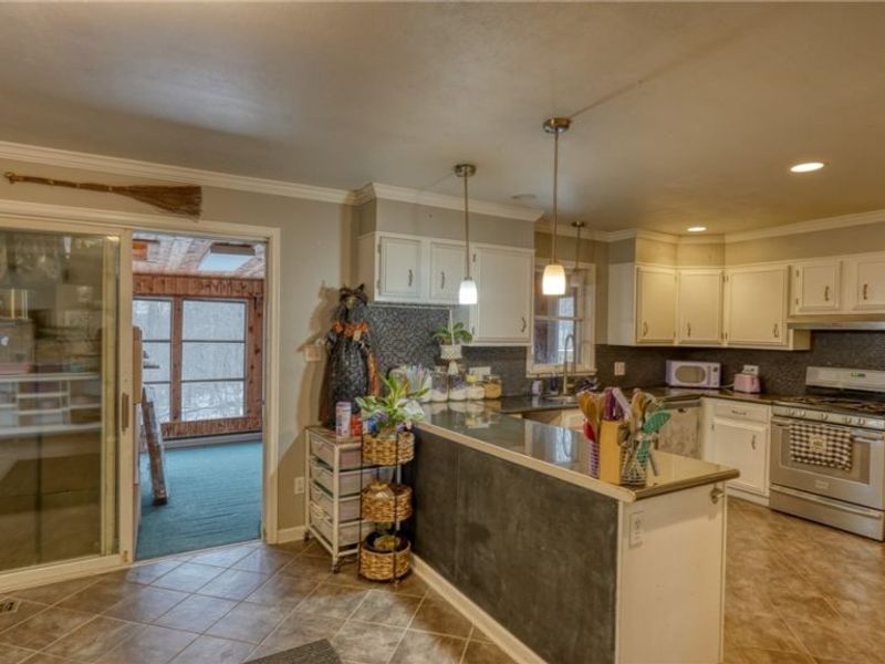 10525 Twin Oaks Drive, Cambridge, OH 43725 Photo 8