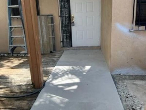 6714 NW 188th Ter, Hialeah, FL 33015