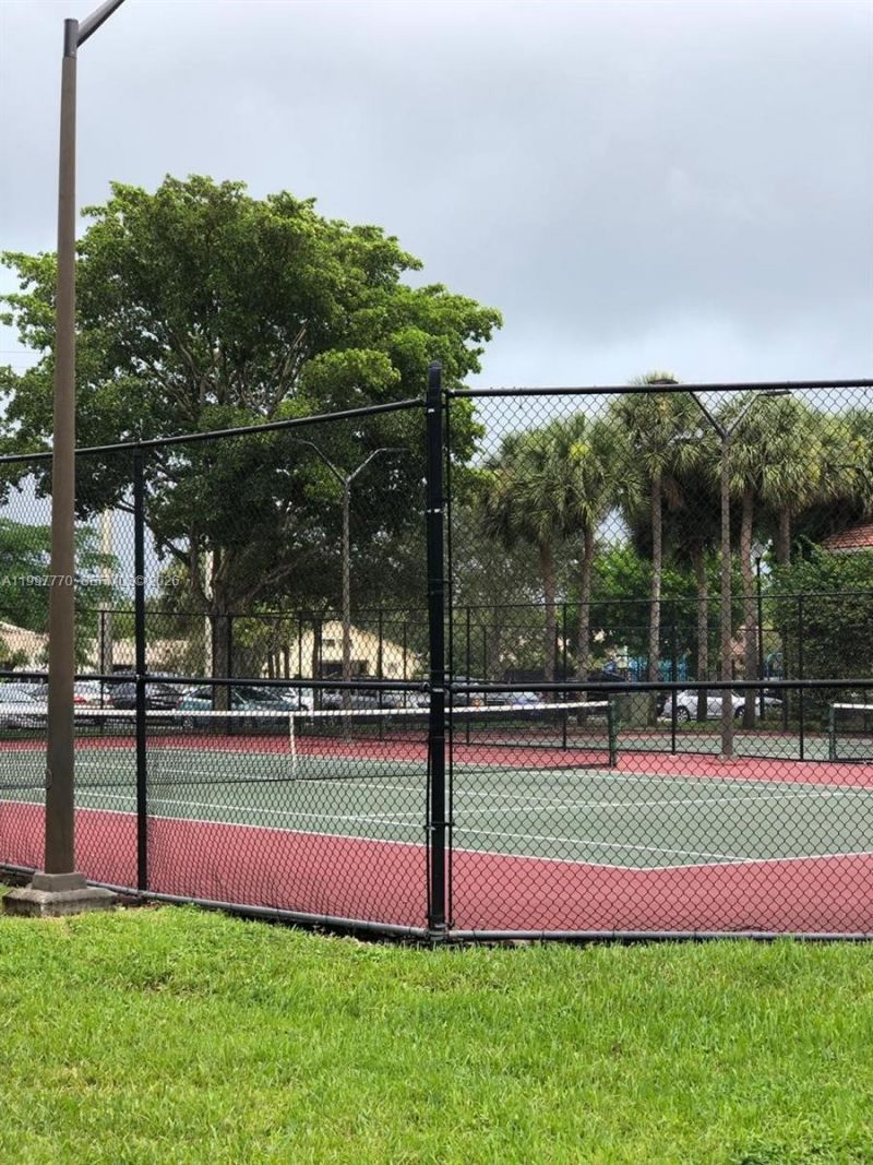 8801 Wiles Rd, Unit 305, Coral Springs, FL 33067 Photo