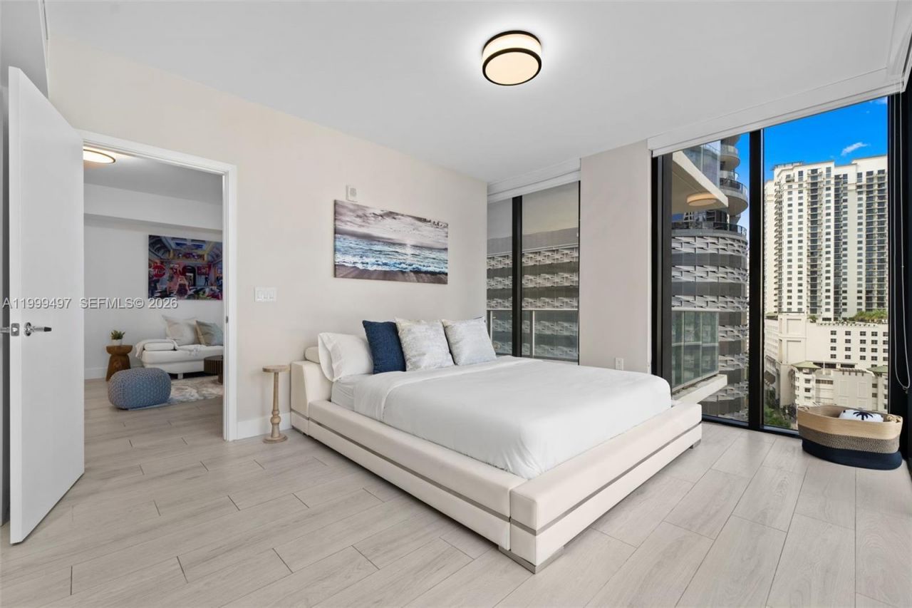 1010 Brickell Ave, Unit 1411, Miami, FL 33131 Photo