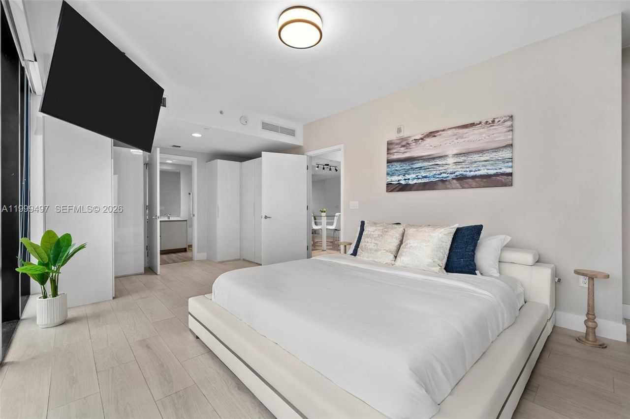 1010 Brickell Ave, Unit 1411, Miami, FL 33131 Photo