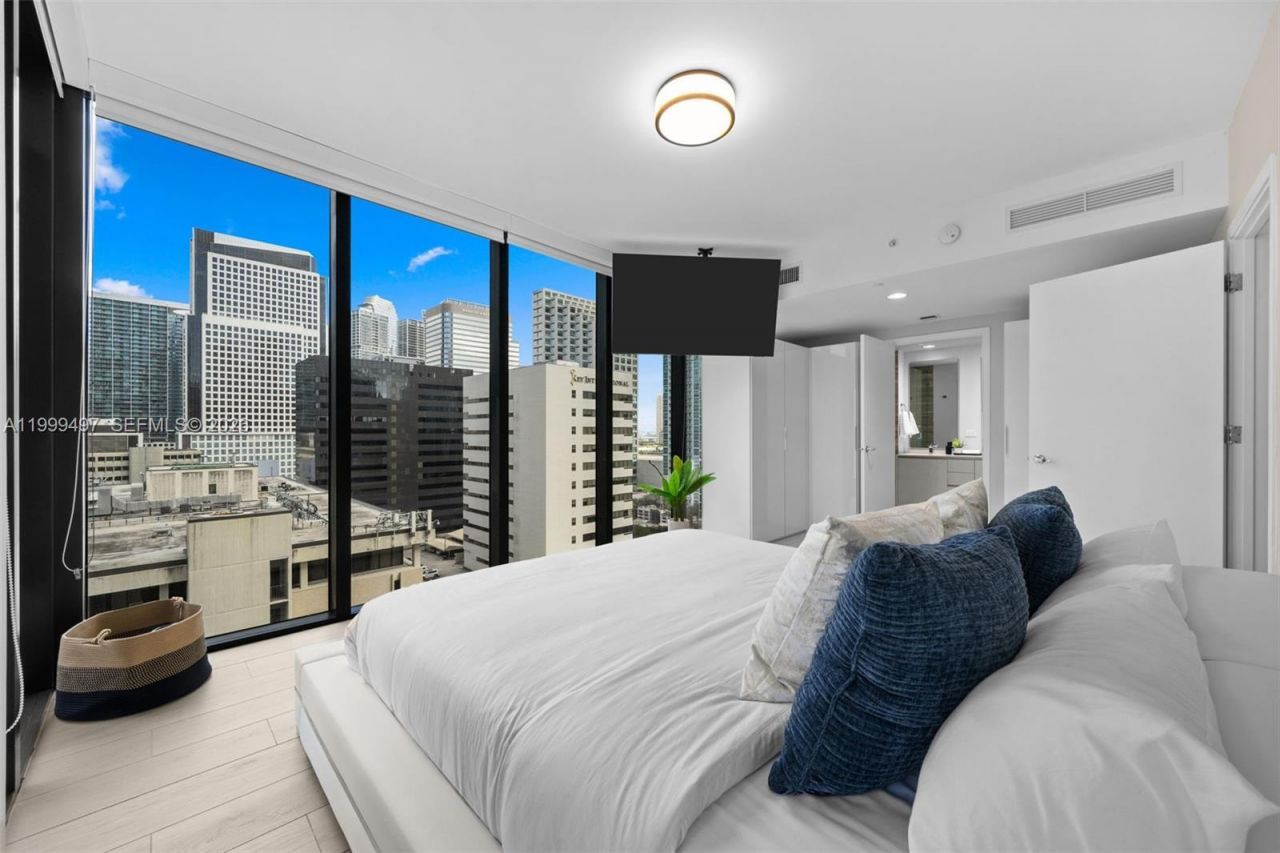 1010 Brickell Ave, Unit 1411, Miami, FL 33131 Photo