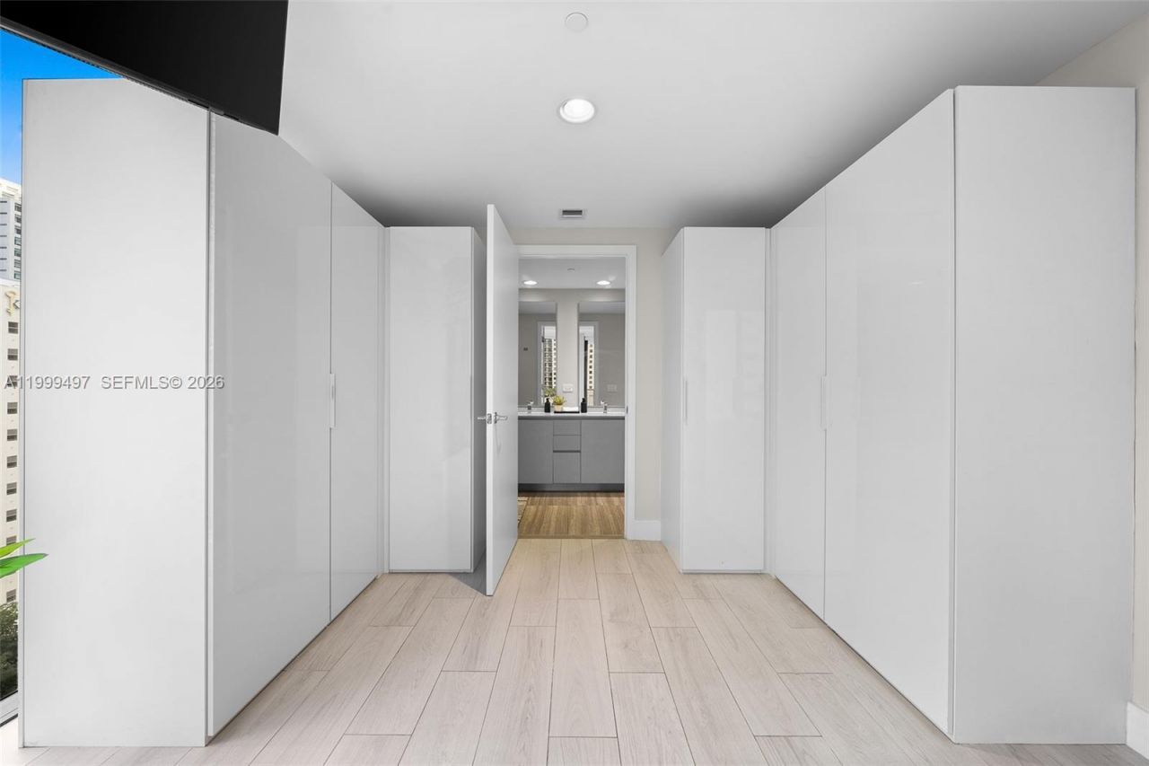 1010 Brickell Ave, Unit 1411, Miami, FL 33131 Photo