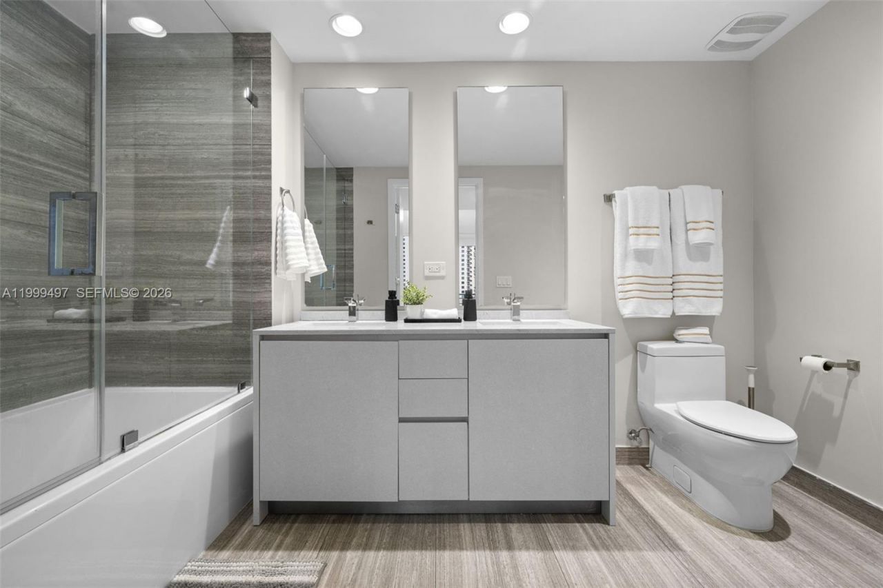 1010 Brickell Ave, Unit 1411, Miami, FL 33131 Photo
