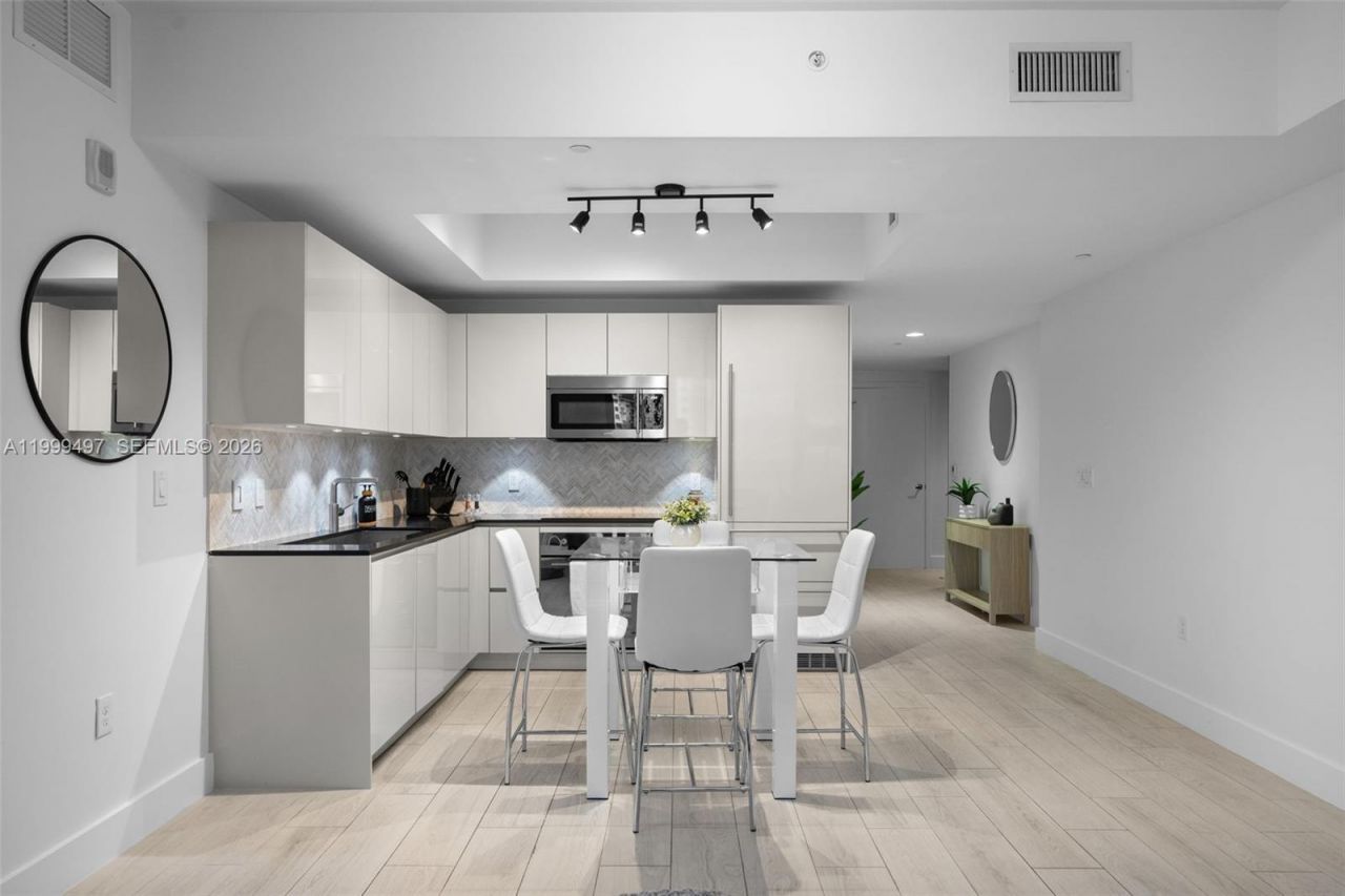 1010 Brickell Ave, Unit 1411, Miami, FL 33131 Photo