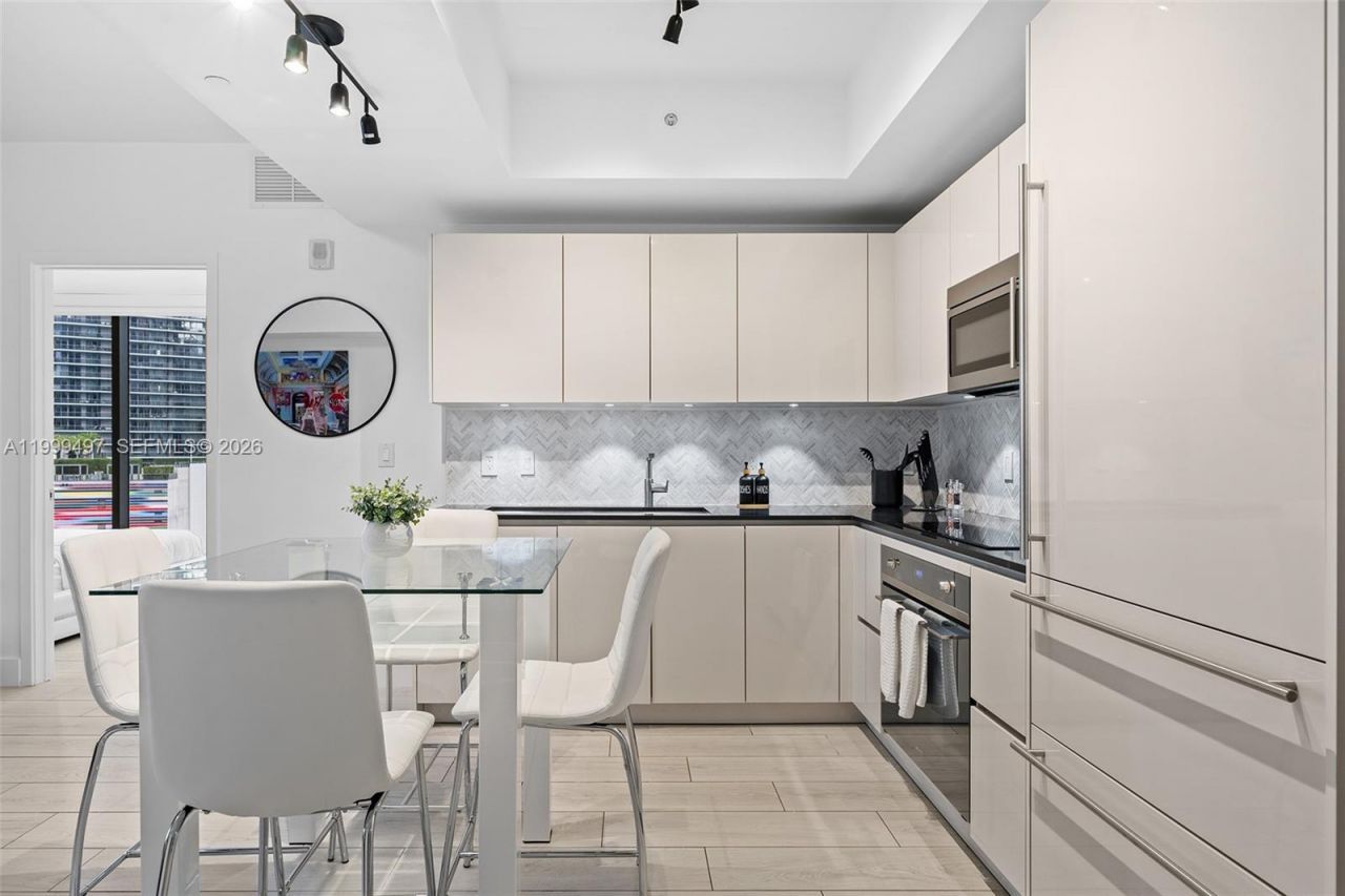 1010 Brickell Ave, Unit 1411, Miami, FL 33131 Photo