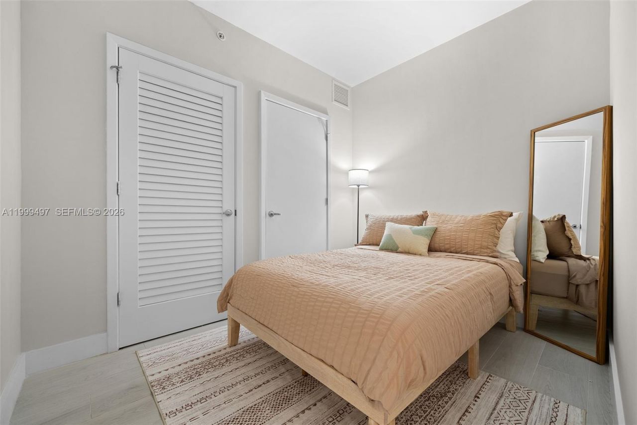 1010 Brickell Ave, Unit 1411, Miami, FL 33131 Photo