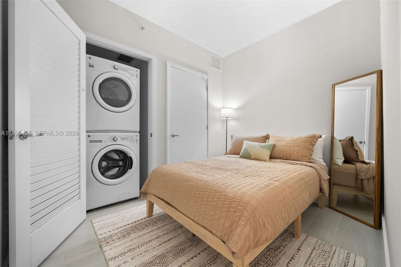 1010 Brickell Ave, Unit 1411, Miami, FL 33131 Photo