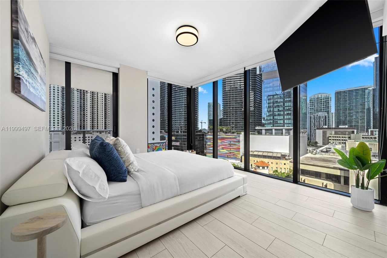 1010 Brickell Ave, Unit 1411, Miami, FL 33131 Photo