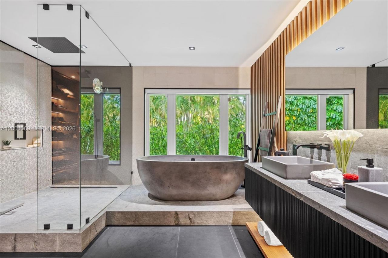 4800 Bay Point Rd, Miami, FL 33137 Photo