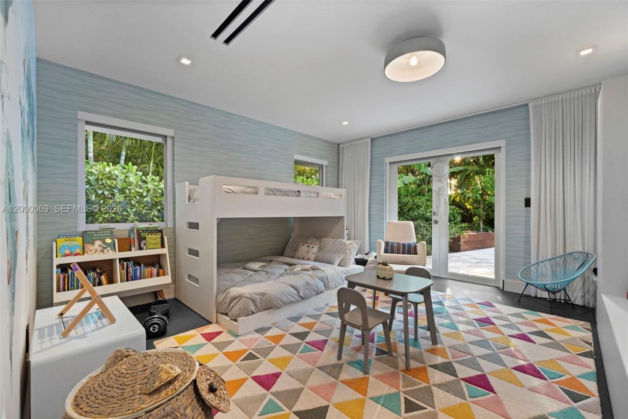 4800 Bay Point Rd, Miami, FL 33137 Photo