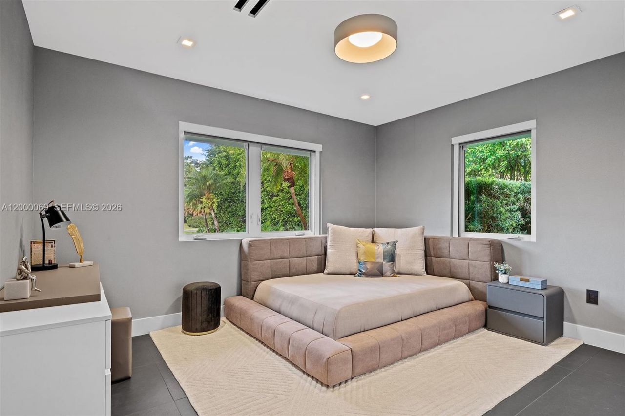 4800 Bay Point Rd, Miami, FL 33137 Photo