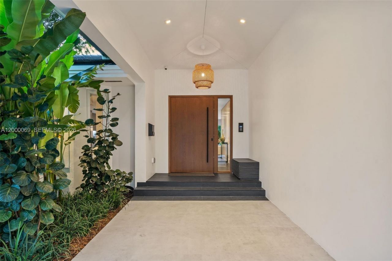 4800 Bay Point Rd, Miami, FL 33137 Photo