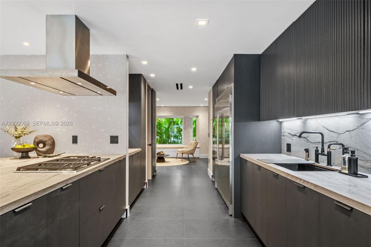 4800 Bay Point Rd, Miami, FL 33137 Photo