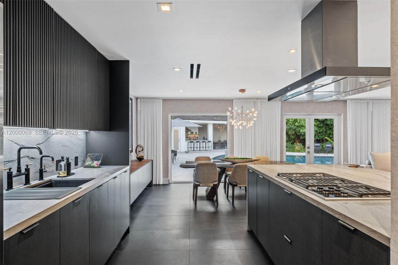 4800 Bay Point Rd, Miami, FL 33137 Photo