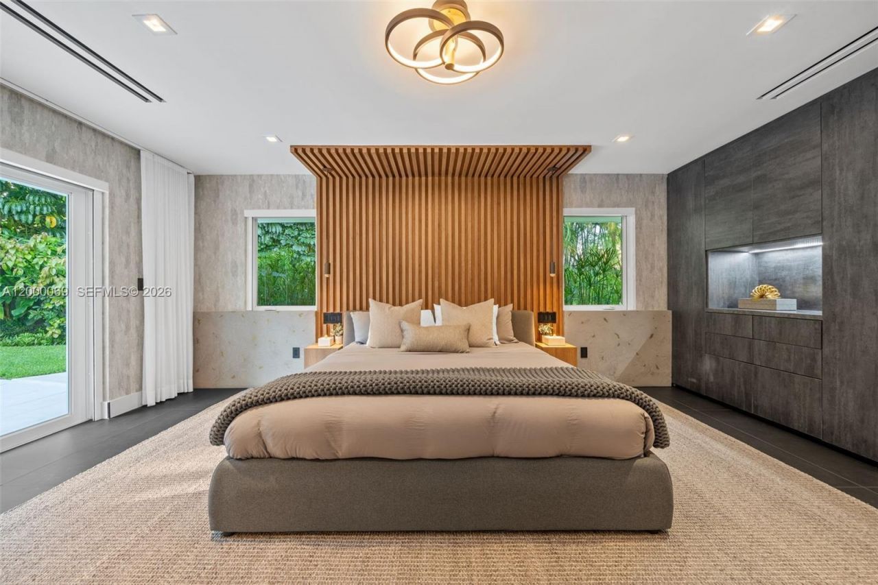 4800 Bay Point Rd, Miami, FL 33137 Photo