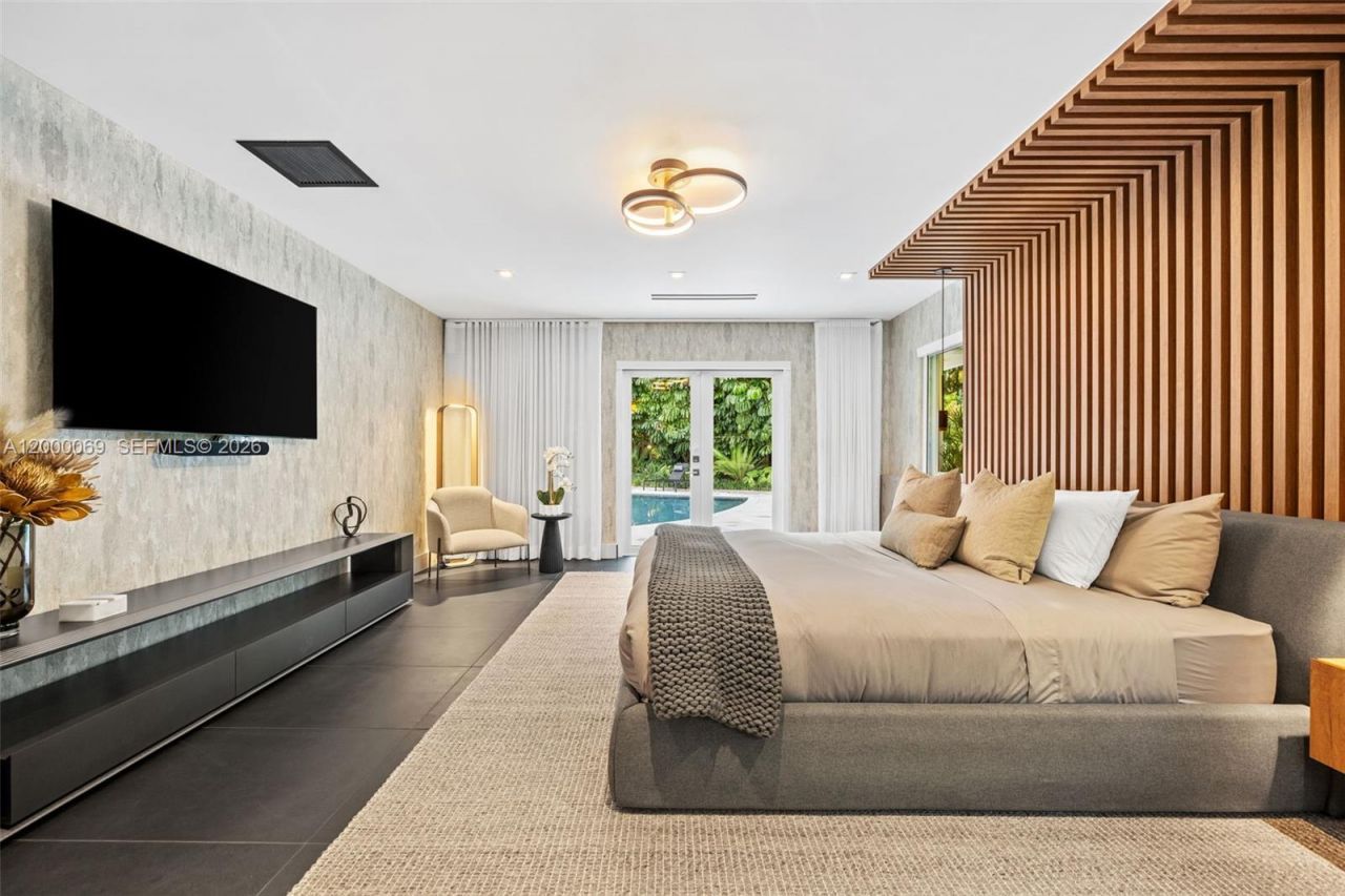 4800 Bay Point Rd, Miami, FL 33137 Photo