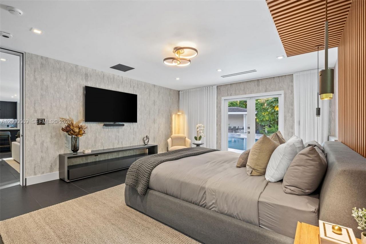 4800 Bay Point Rd, Miami, FL 33137 Photo