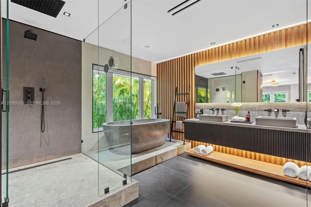 4800 Bay Point Rd, Miami, FL 33137 Photo