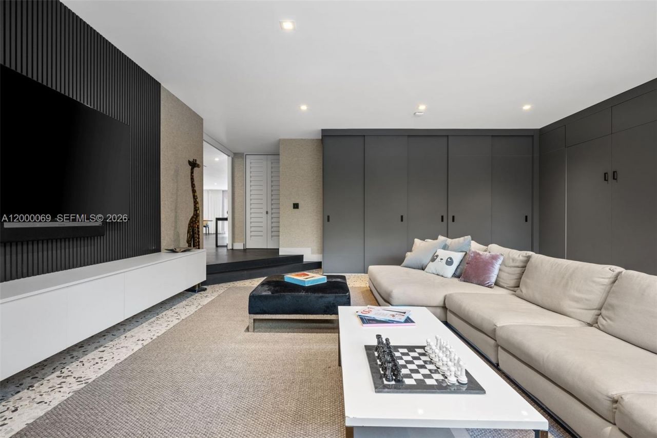 4800 Bay Point Rd, Miami, FL 33137 Photo