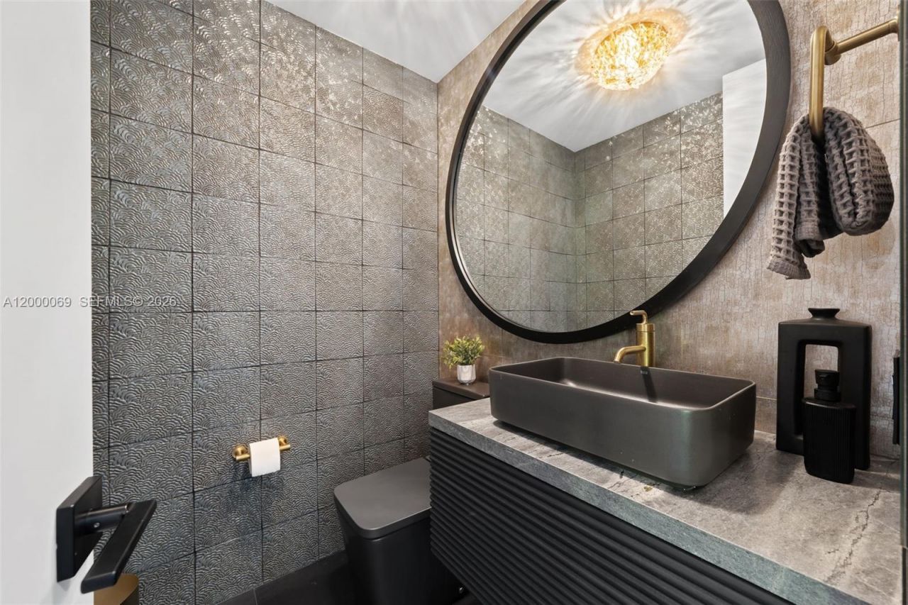 4800 Bay Point Rd, Miami, FL 33137 Photo