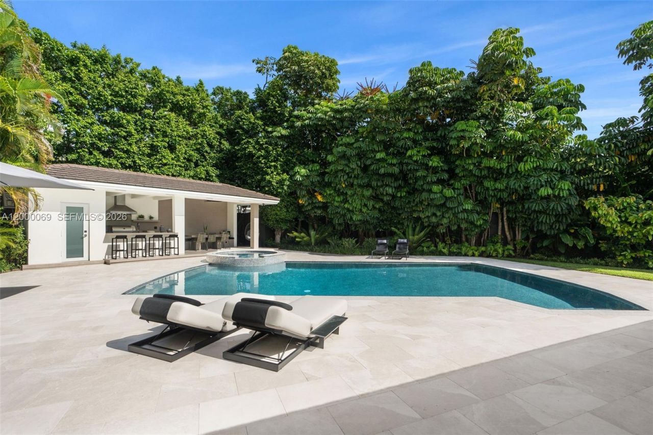 4800 Bay Point Rd, Miami, FL 33137 Photo