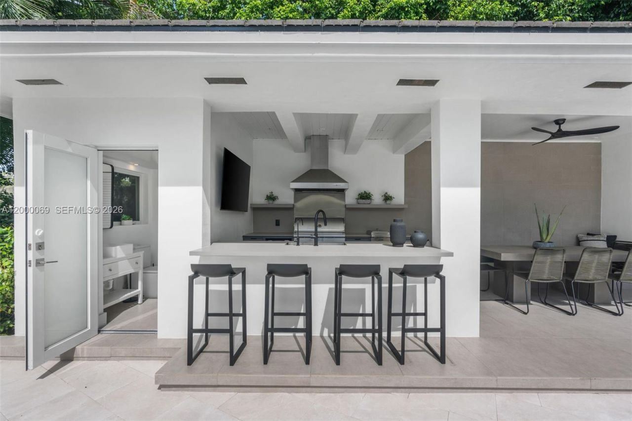 4800 Bay Point Rd, Miami, FL 33137 Photo