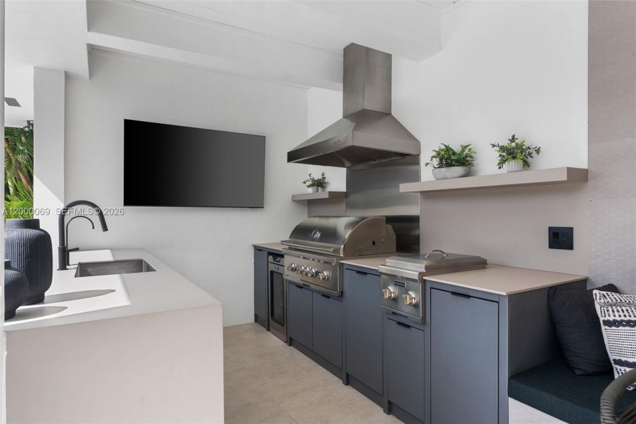 4800 Bay Point Rd, Miami, FL 33137 Photo