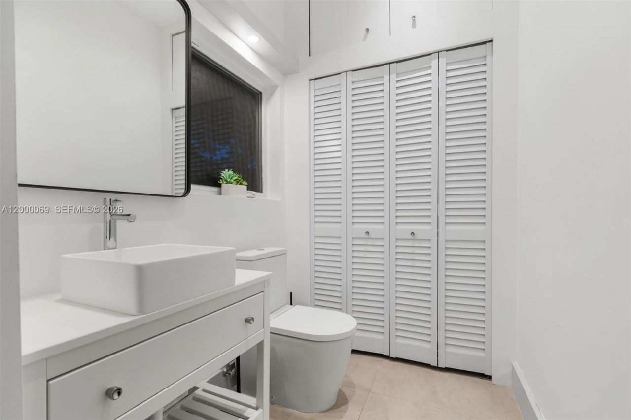 4800 Bay Point Rd, Miami, FL 33137 Photo