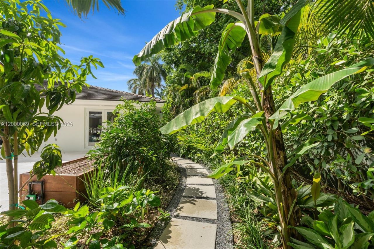 4800 Bay Point Rd, Miami, FL 33137 Photo