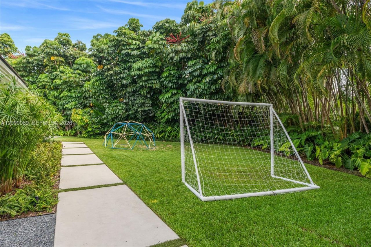 4800 Bay Point Rd, Miami, FL 33137 Photo