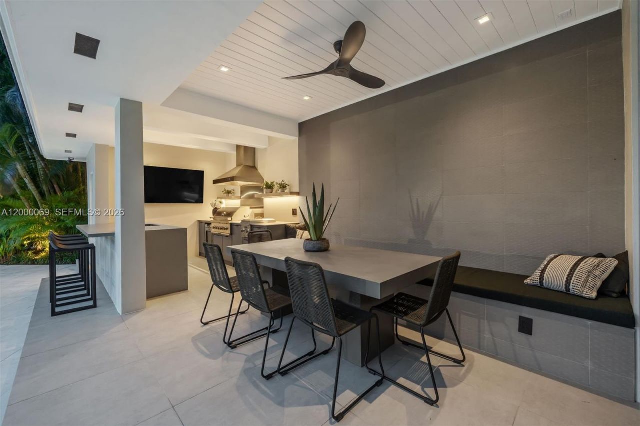 4800 Bay Point Rd, Miami, FL 33137 Photo