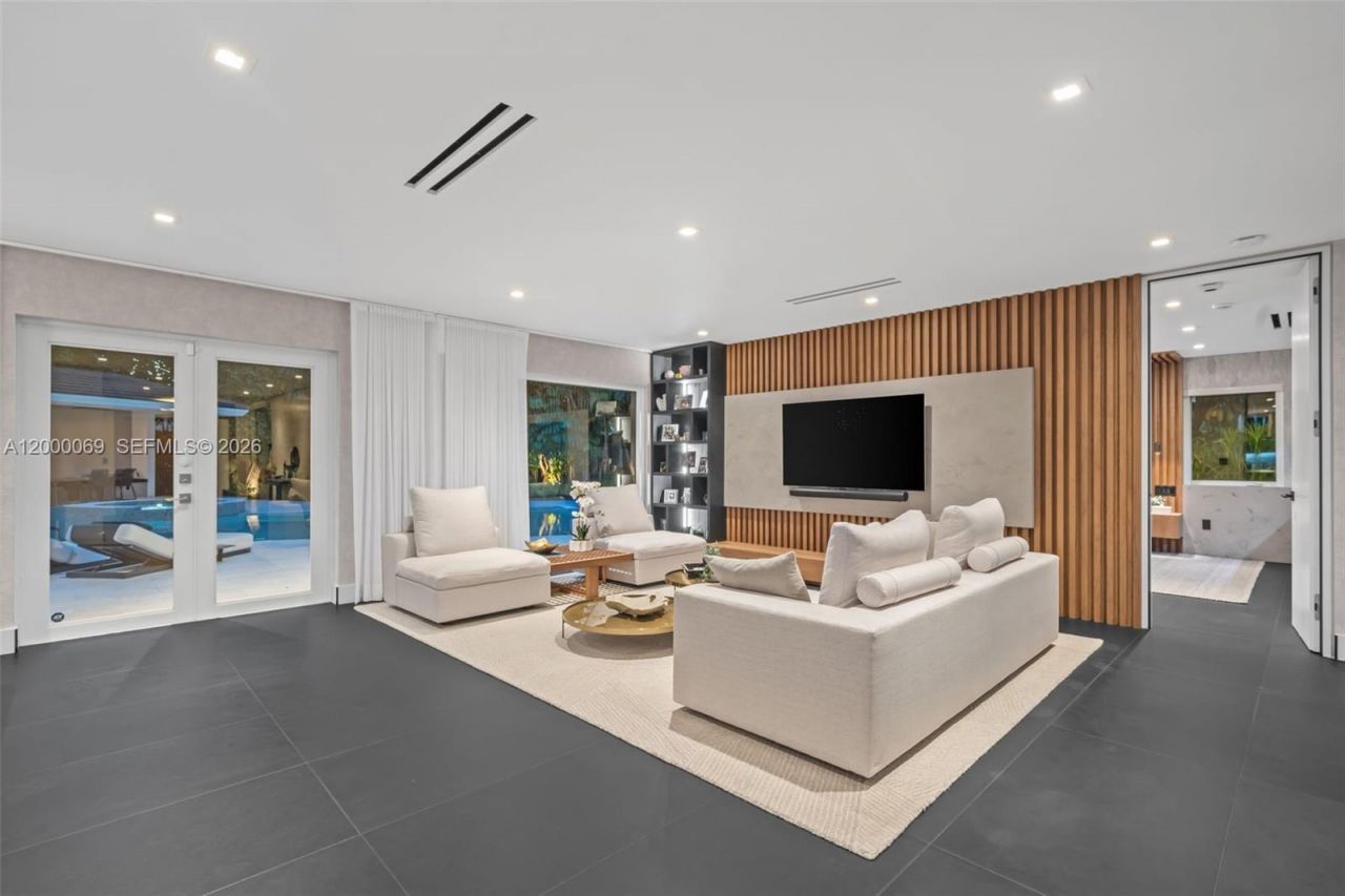 4800 Bay Point Rd, Miami, FL 33137 Photo