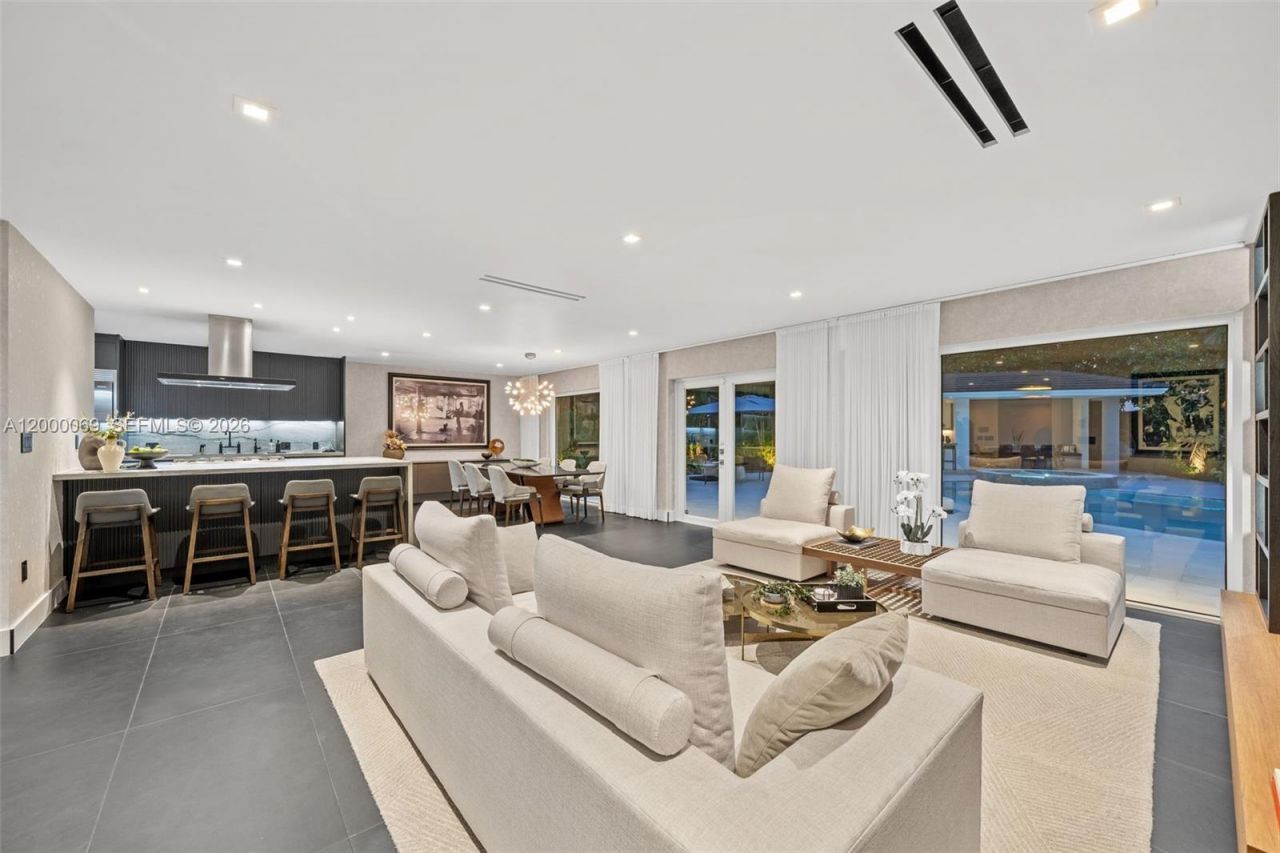 4800 Bay Point Rd, Miami, FL 33137 Photo