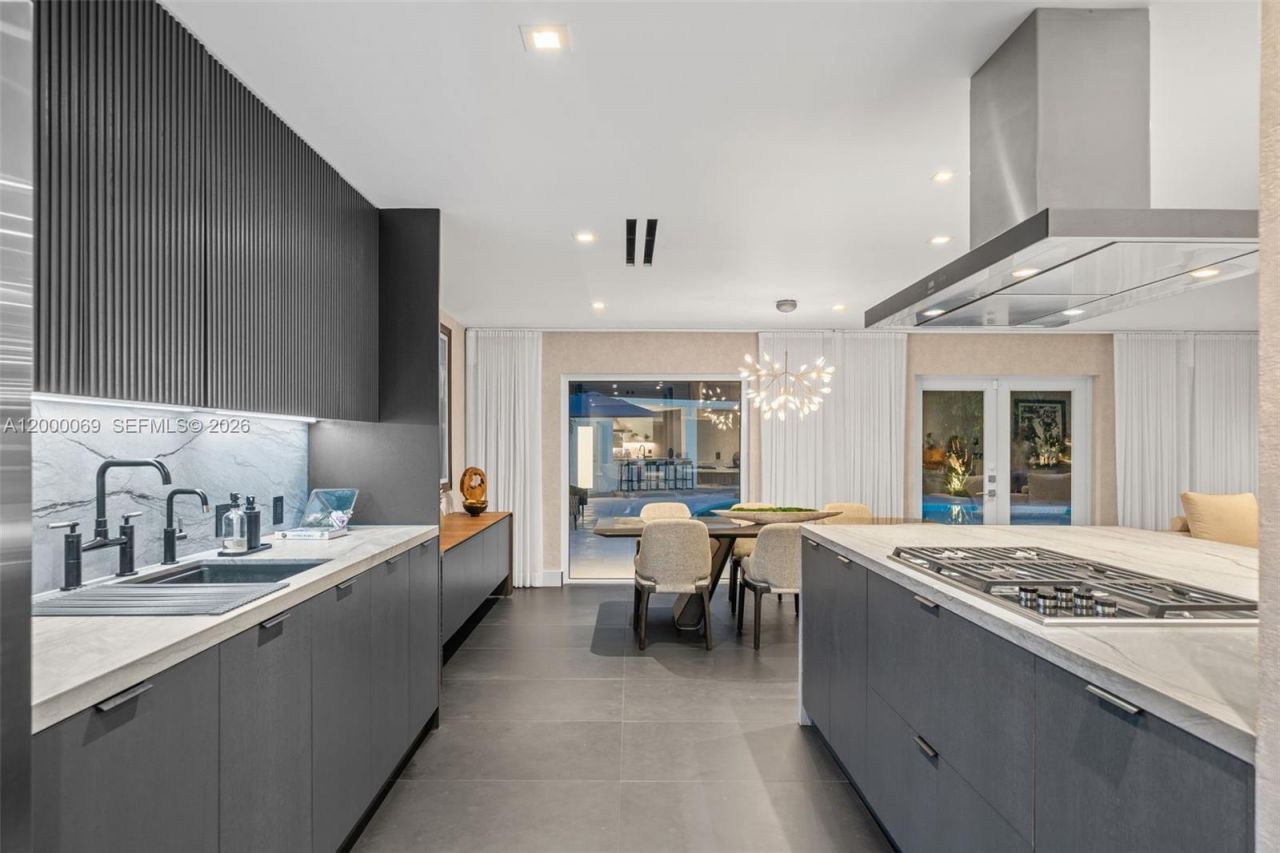 4800 Bay Point Rd, Miami, FL 33137 Photo