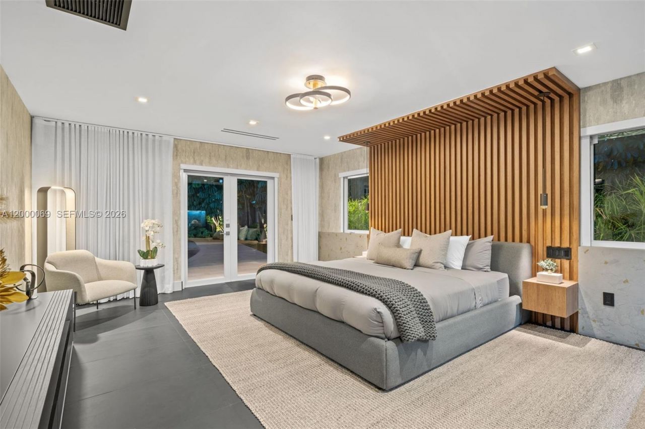 4800 Bay Point Rd, Miami, FL 33137 Photo