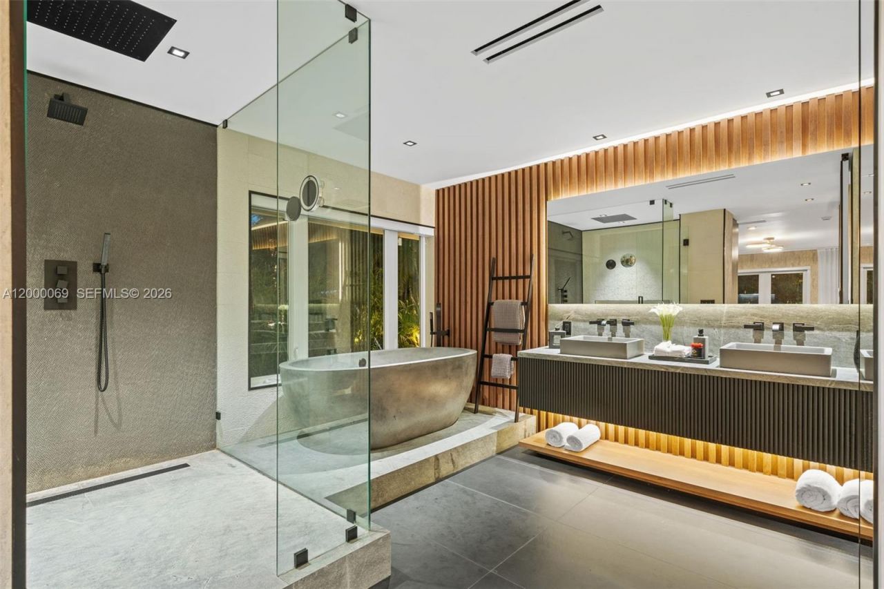 4800 Bay Point Rd, Miami, FL 33137 Photo