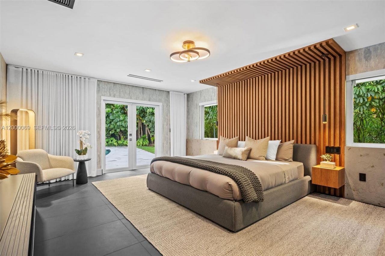 4800 Bay Point Rd, Miami, FL 33137 Photo