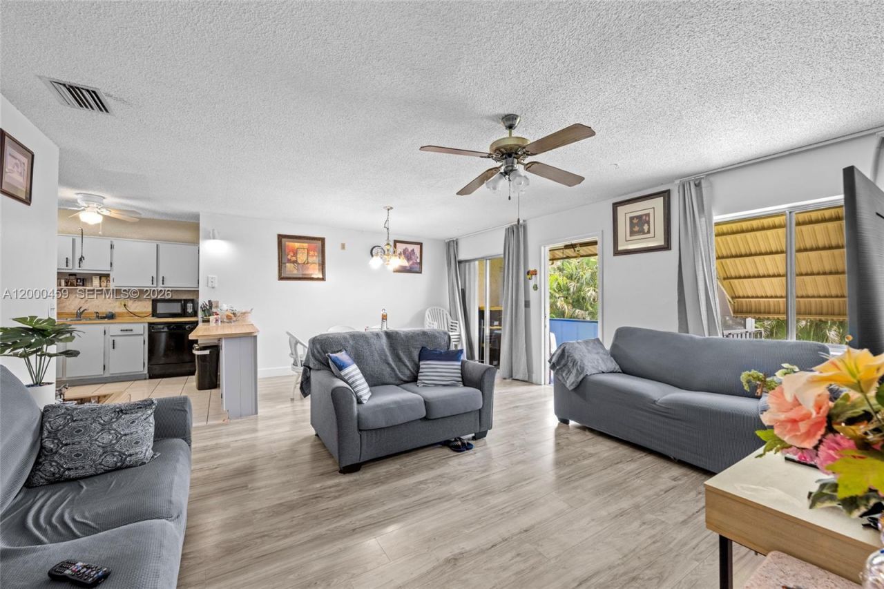 5839 La Pinata Blvd, Unit C-2, Greenacres, FL 33463 Photo