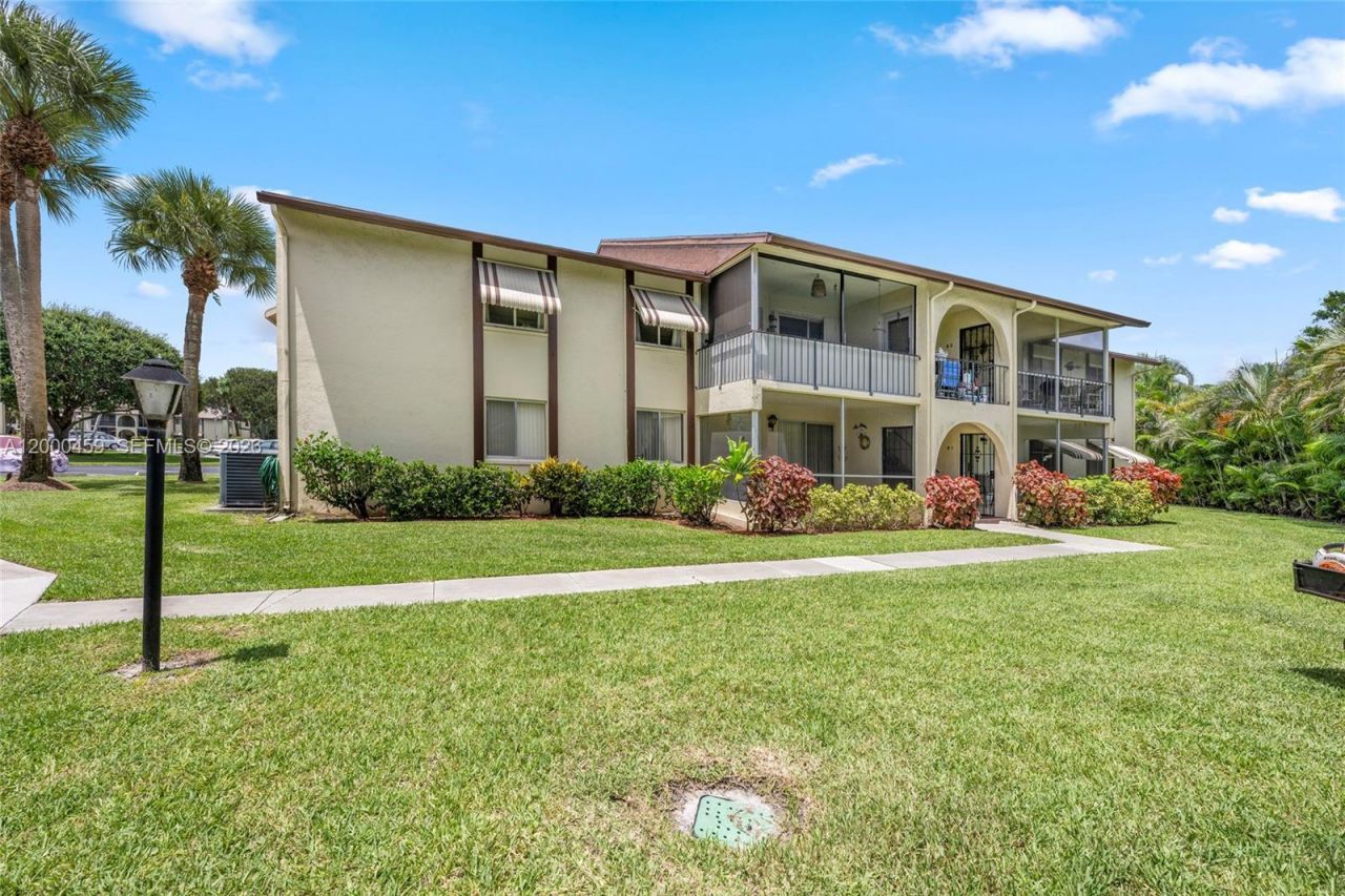 5839 La Pinata Blvd, Unit C-2, Greenacres, FL 33463 Photo