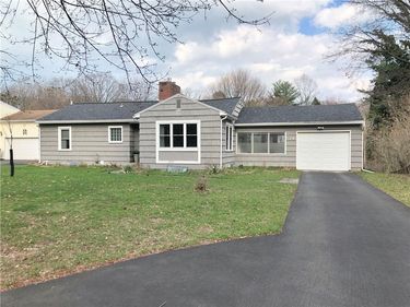 74 Oakridge Drive , Rochester, NY 14617