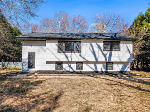 15 Whiteford Drive , Pleasant Valley, NY 12569