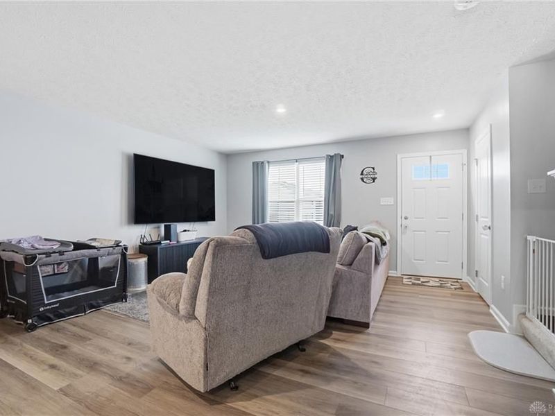 207 Chesapeake Circle, Springfield Township, OH 45505 Photo 4