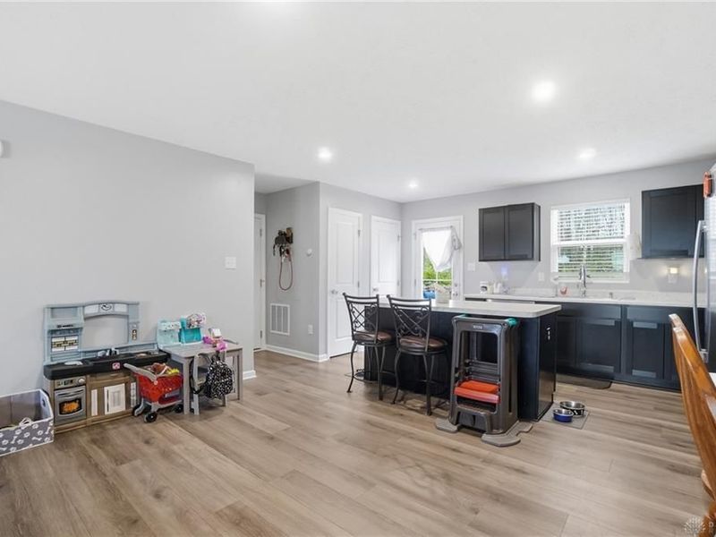 207 Chesapeake Circle, Springfield Township, OH 45505 Photo 8