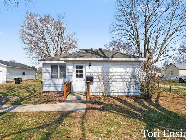 406 E North Street, Greenville, MI 48838